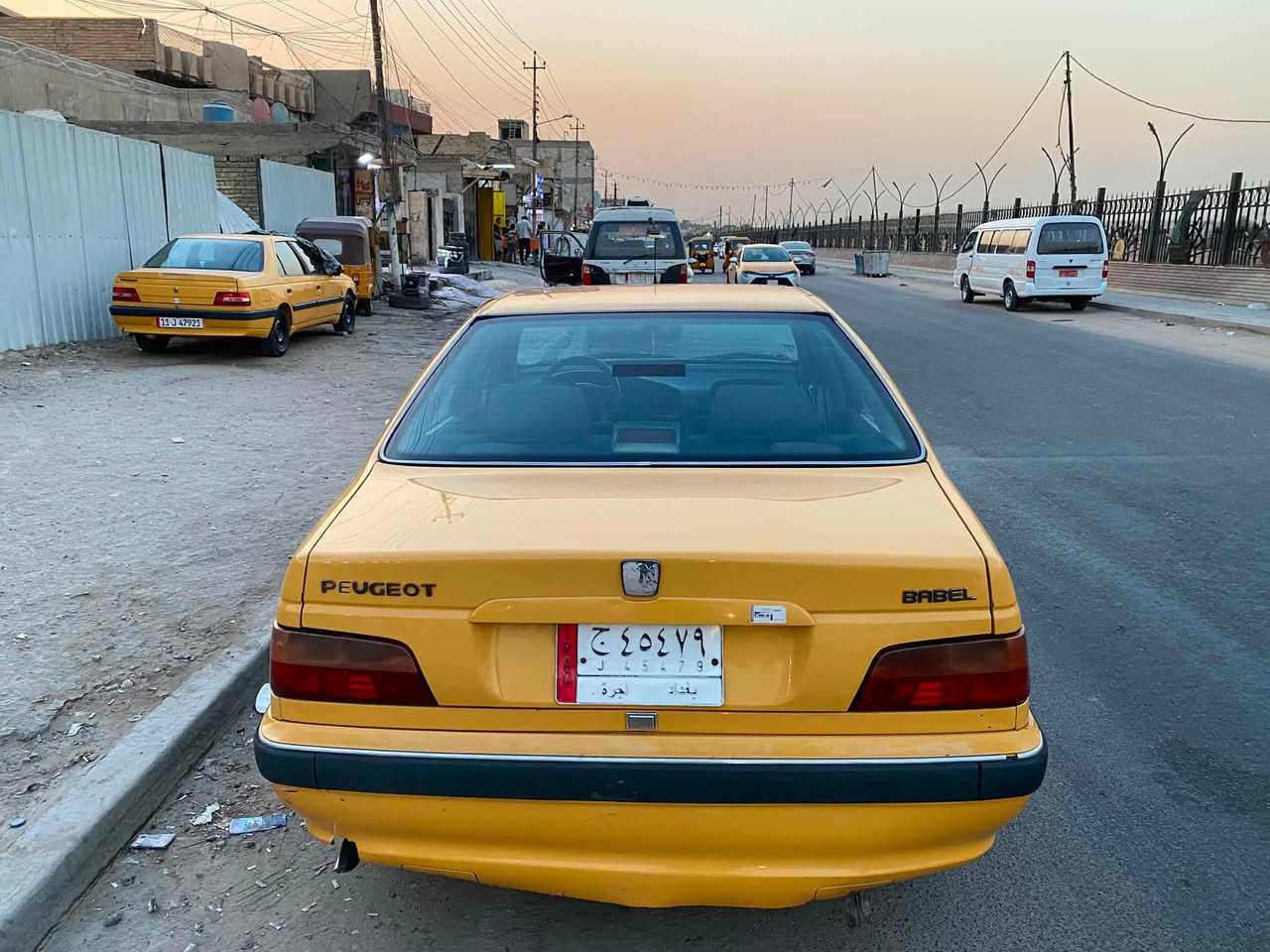 بيجو بارس موديل ١٥ سياره خير من الله تدفئه تبريد مكينه خير من الله الصدر نضافه ٥٠ ٪؜السياره بيها ضربه باب الي خلف السايق فقط لا مبدل ولا معجون على البارد السعر ٤٥ رقم الموبايل ***********مكاني بغداد البياع
