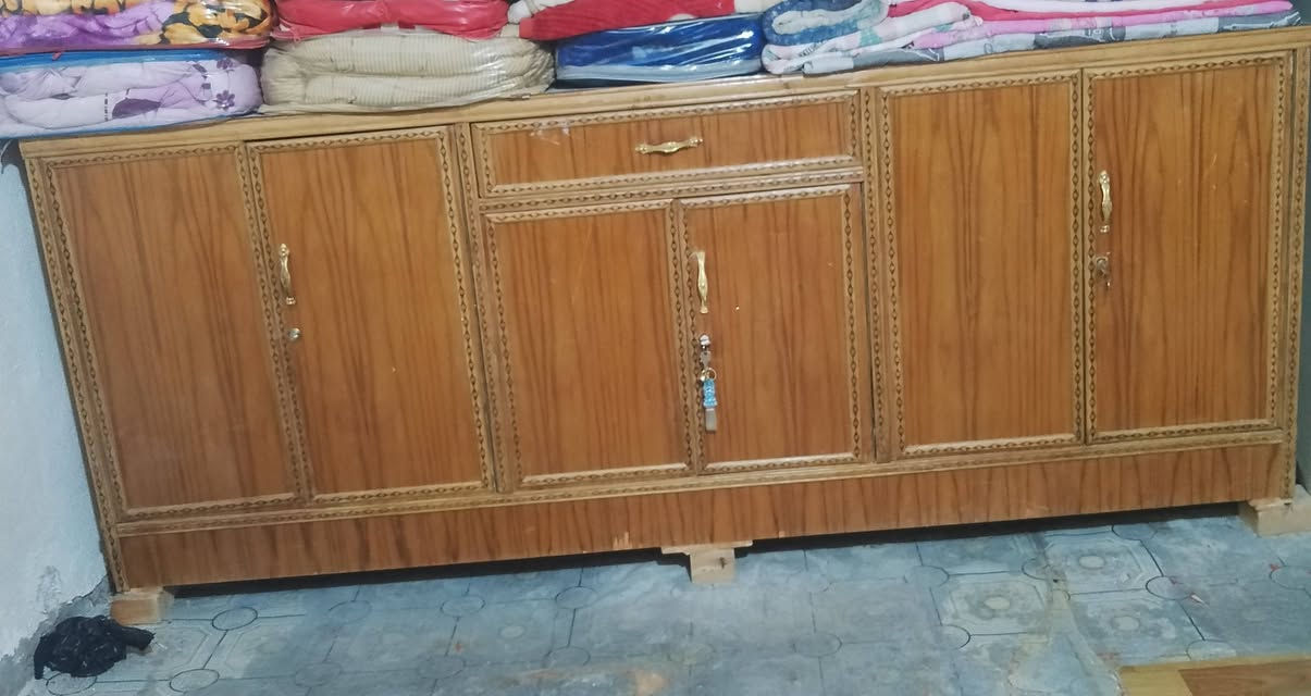 سلام عليكم كنتور وبوفيه نضيفه مابيه اي كسر  الاستفسار ***********
