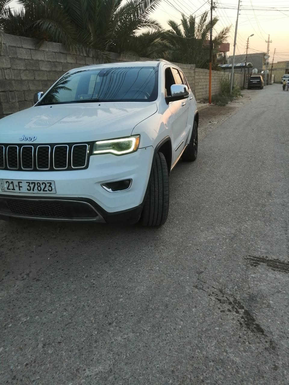 موديل ٢٠١٧ أمريكي حادثه جاملغ يمنه خلفي وتبديل باب خلفي أيسر بل العراق بيه طخات بدون حادث قوي صار بيه صبغ موضح بل السونار شواصيه سليمه دواخل مابيه سياره فول محرك كير تبريد مكفول حداديه جديده زوج تايرات جدد السياره رقم شمالي بااسمنه سنويه جديده مكانه بغداد سعره ١٦٠ كل شي موضح رقمي ***********
