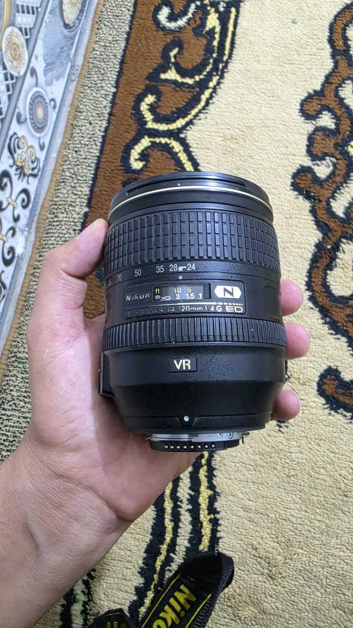 نيكون • ٢٤-١٢٠ • فتحة ٤