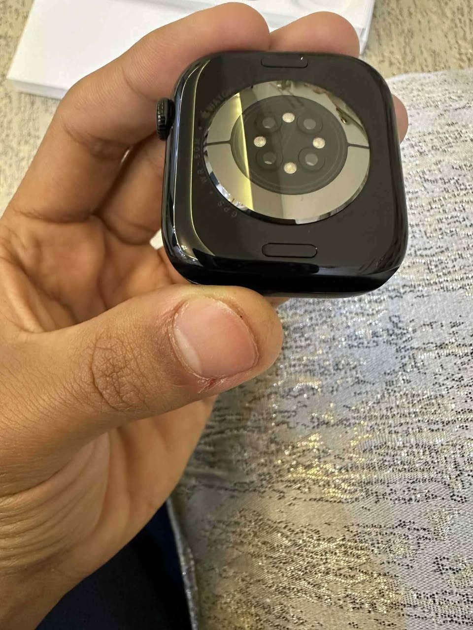 ساعه ابل صدار 10 حجم 46 كامل ملحقاتها مع سير ودرع اضافي ساعه نضيفه كلش اخت جديده بطاريه 96 ساعه ما مستخدمها سعر ساعه 360 الاتصال ***********
