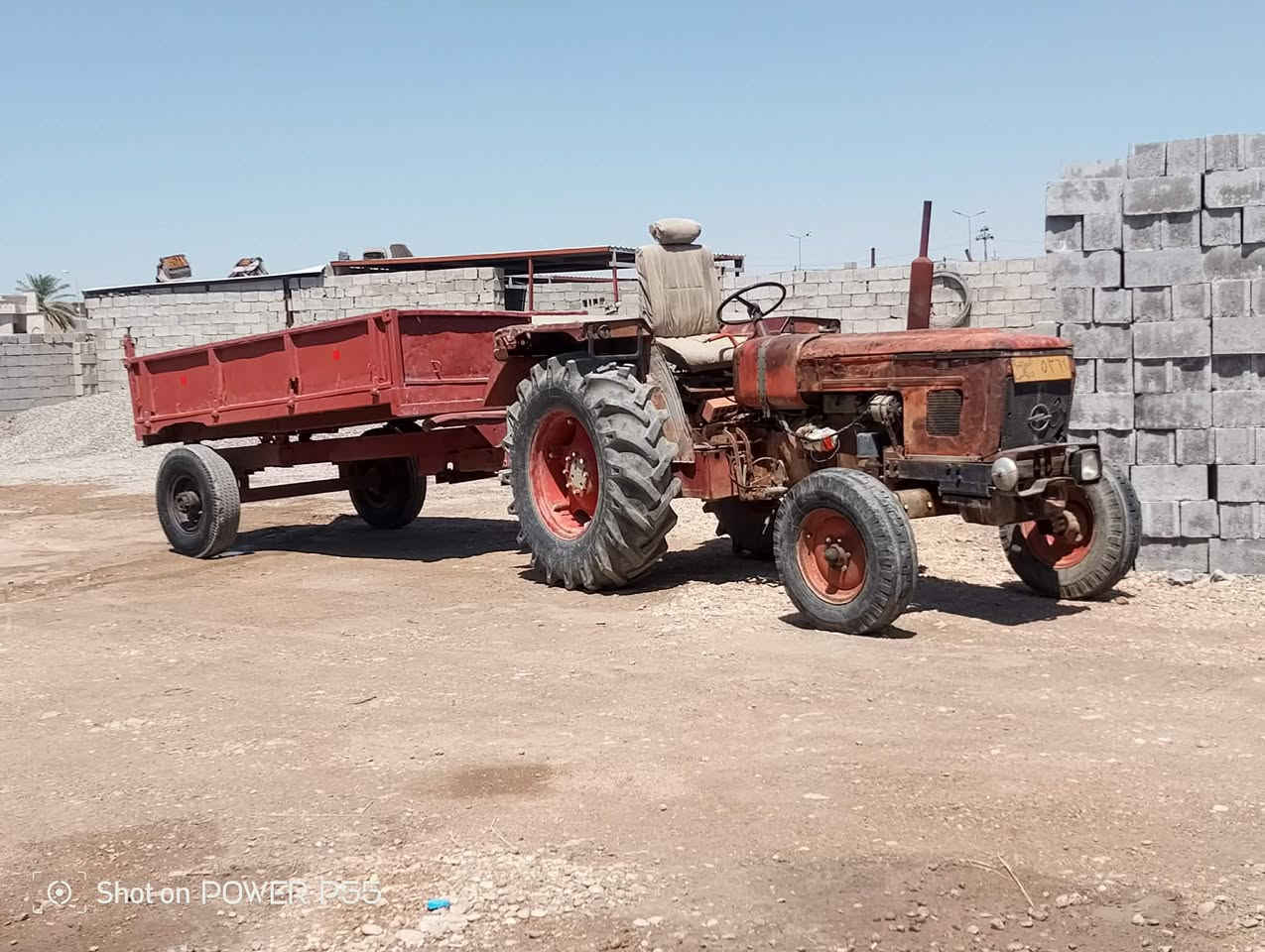 عنتر للبيع موديل 85سنوية بدون رقم هيا والعربانه نظيفة هوزن محور وتاير 16 بور المكبنة تشتغل بسكلة حاليا 
مكان ديالى بلدروز  سعر اتصال***********
