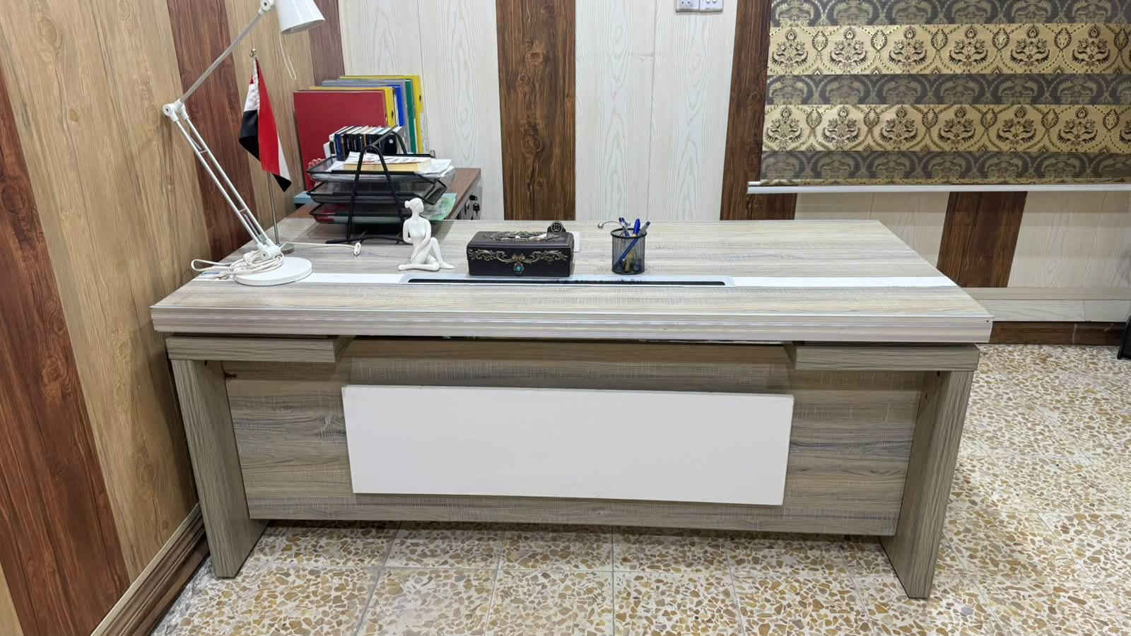 سرير اطفال • مكتب • ستولات حديد