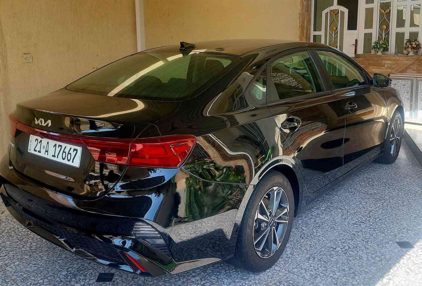 السلام عليكم للبيع كيا فورتي وارد امريكي 2024 مرقم حادثها دعامية خلفية مواصفاتها كامرة دوارة رادار امامي وخلفي مانع انزلاق انظمة قيادة ماشية 19 الف سيارة جديدة بمعنى الكلمة سعرها 160 وبيها مجال بسيط للاستفسار الاتصال على ***********
