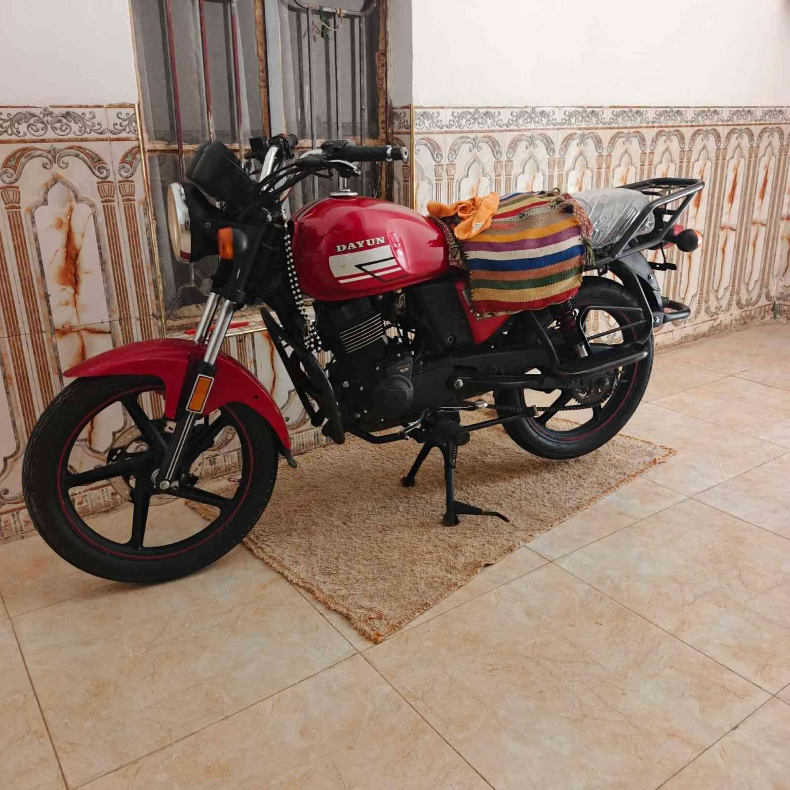 دايون 24 سكنر محرك 150 
دراجه ناعمه تخبل مكان نجف شارع مدينه 
سعر 1250 وبيه مجال 
***********
