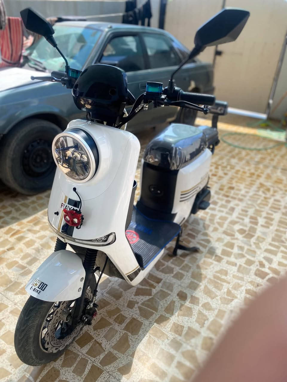 دراجه ار٩٠٠ ملف١٢٠٠ بطاريات ٢٦ امبير الريان الاصلي اشاير لايتات وايرمنيه كلو شغال شديتلو بومه لان الضو مالو ناصي من الشركه الماطور نضيف ومستخدم قليل ماصارلو شهر ونص شهرين وماماشي جثير وتاخذو شرط تجيكو البطاريات شرط انطيك همة الماطور نضيف ونضافتو كدام العين تاخذو شرط 
السعر ٥٠٠ بي مجال حك روحتك وجيتك 
خبرني او راسلني واتساب هينا ما اتواجد ***********
