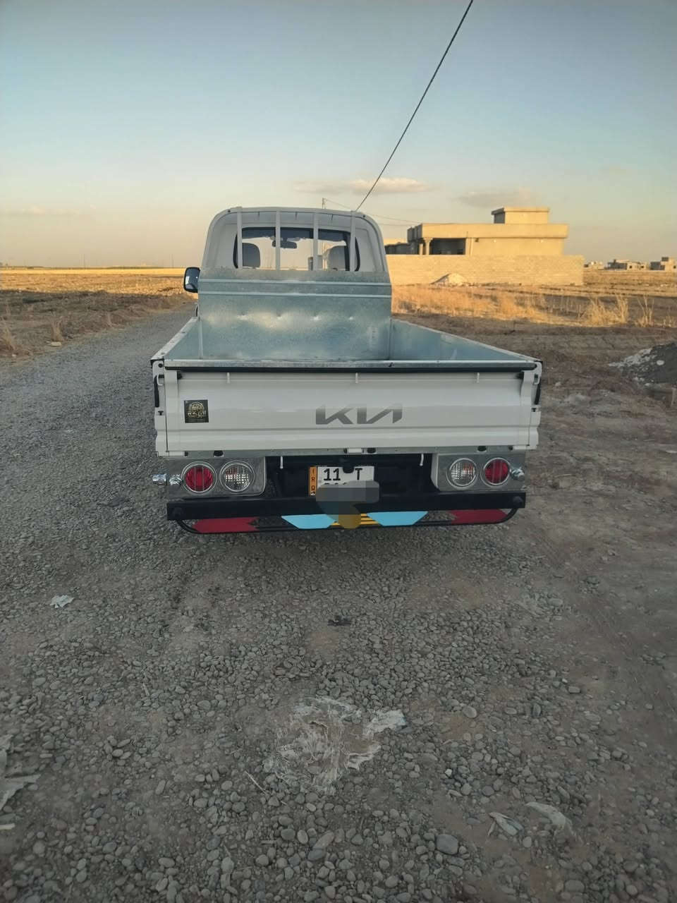 كيا حمل موديل 2026 الضرر تبديل باب السايق 
سياره جديده صفر
ماشيه 4000 أربع تالاف رقم بغداد شرط التحويل
 مكان السياره الحويجه السعر 160$وبي مجال
 تصال ***********
