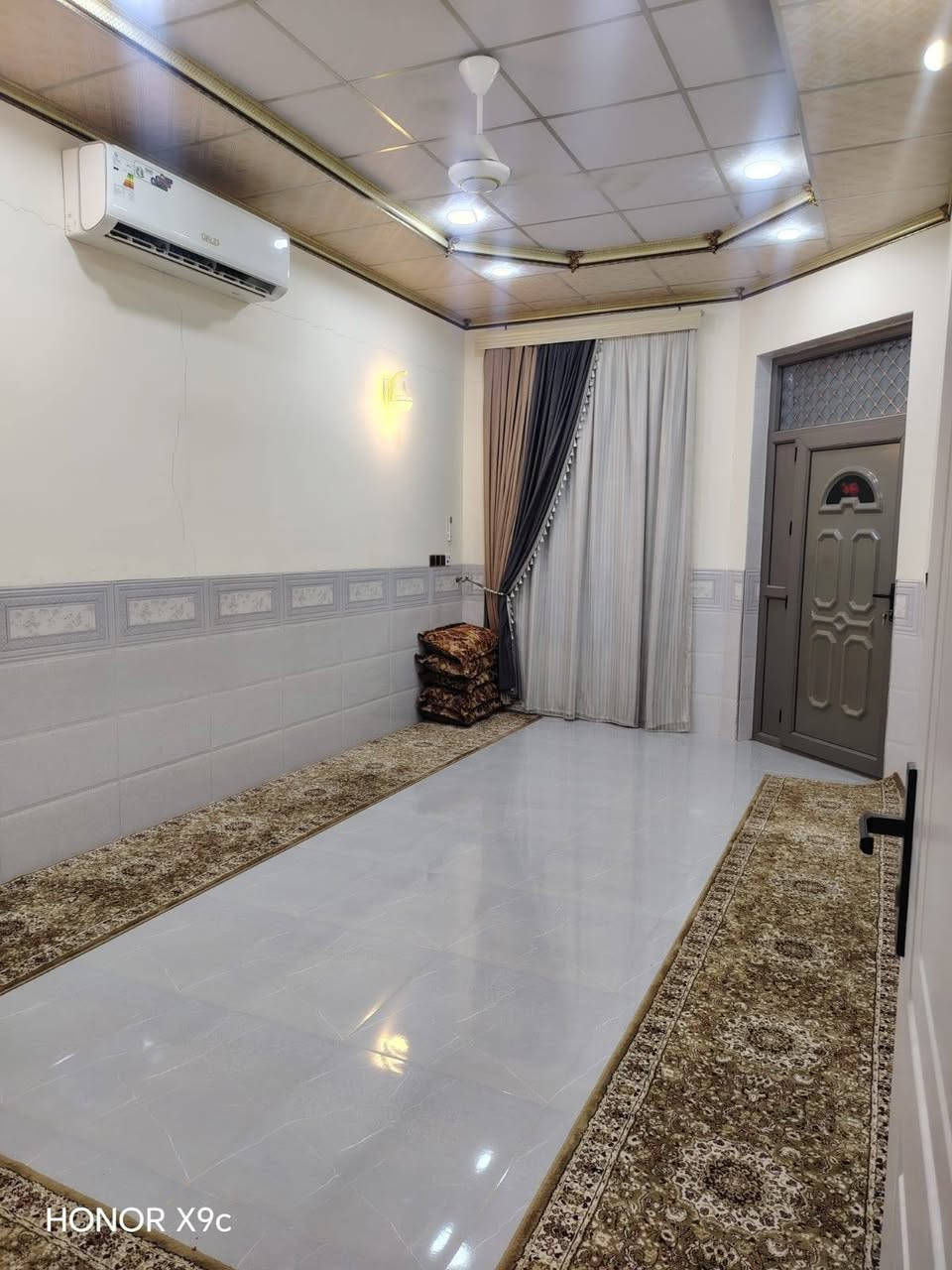 دار للبيع طابو صرف المساحه 120م شارع 40 كاطون الرحمه قرب جامع مالك الملك السعر 75
للاستفسار ***********

نص مكتوب في الصور:
- HONOR X9c