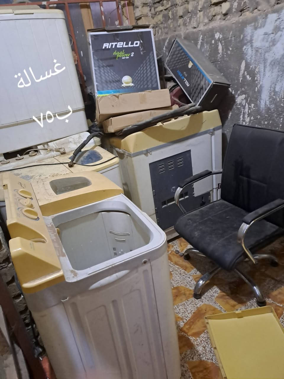 يا الله تم تخفيض لأسعار لغرض لتصفيه يوجد جديد ومستخدم لأسعار داخل لصوره مغربه شارع مركز الجوادين اي استفسار اتصل ***********

نص مكتوب في الصور:
- براد ٣ شبجه بلادي ب 250
- ميز طعام ٤ كرسي
- اخو لجديد
- ب ١٢٥
- طباخ يوني فيصل ب 250
- طباخ تركي ابيض 175
- طباخ تركي اسود ب 225
- غسالة ب٧٥
- كاونتر ٣ متر وربع
- ب ٣٥٠
- كونتر مترين ونص خشب ٣٥٠
- ديوان جديد ٦ ونص متر ب ٣٠٠
- ب ١١٥
