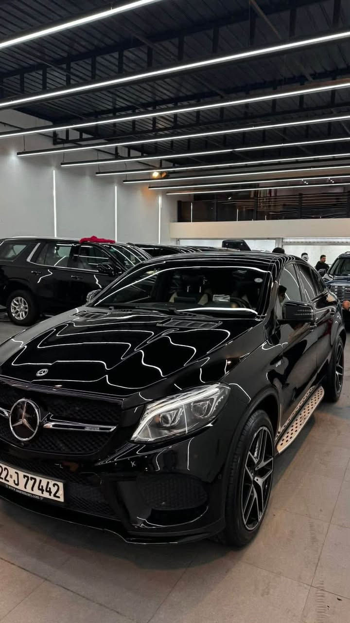 مرسيدس   GLE 43 AMG 2018
🔹 الموديل: 2018
🔹 المحرك: 6 سلندر 3.0L  (BITurbo) – أداء عالي
🔹 ناقل الحركة: أوتوماتيكي AMG SPEEDSHIFT 9 سرعات
🔹 نظام الدفع: 4MATIC+ دفع رباعي متطور
🔹 اللون الداخلي: شامواه + جلد + كاربون فايبر فاخر
🔹 الضمان: وكالة BCM - ضمان خليجي
🔹 رقم السيارة: اربيل
تحويل مباشر
✅ الممشى 80 الف 
✅ تصميم رياضي فاخر مع شبك AMG الأمامي المميز
✅ابواب ذكي وشفط مع القفل التحكمي
✅ إضاءة LED أمامية وخلفية متكيفة مع إضاءة محيطية داخلية
✅ فتحة سقف بانورامية مزدوجة
✅ نظام تعليق هوائي (جكات) لتوفير راحة مطلقة أثناء القيادة
✅ رادارات متكاملة (أمامي + خلفي + جانبي) + نظام قيادة شبه ذاتية
✅ شاشات ديجيتال متكاملة مع نظام MBUX الذكي
✅ نظام ملاحة متطور + دعم أبل كاربلاي وأندرويد أوتو
✅ كراسي جلد مع تدفئة، ، وتدليك (مساج) بتحكم كهربائي كامل
✅ نظام صوتي Burmester فاخر ثلاثي الأبعاد
✅ كاميرات 360° مع حساسات أمامية وخلفية مع حلقة دائرية متكامله حول السيارة
✅ مثبت سرعة متكيف مع نظام الفرملة التلقائية
✅ جنوط AMG رياضية مقاس 22 إنش
✨ سيارة SUV رياضية، فاخرة، وجديدة جداً!

العنوان بغداد الوزيرية 

للاستفسار 
***********
