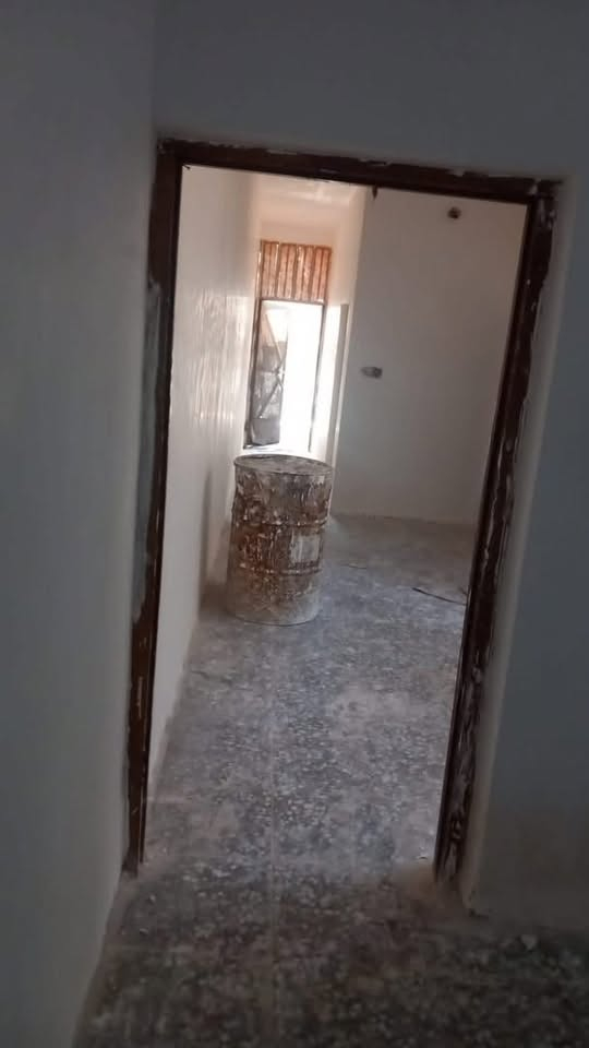 سلام عليكم بيت البيع مسقط شارع عقيد علي مساحه 100بيت  طابق واحد ‭***********‬
