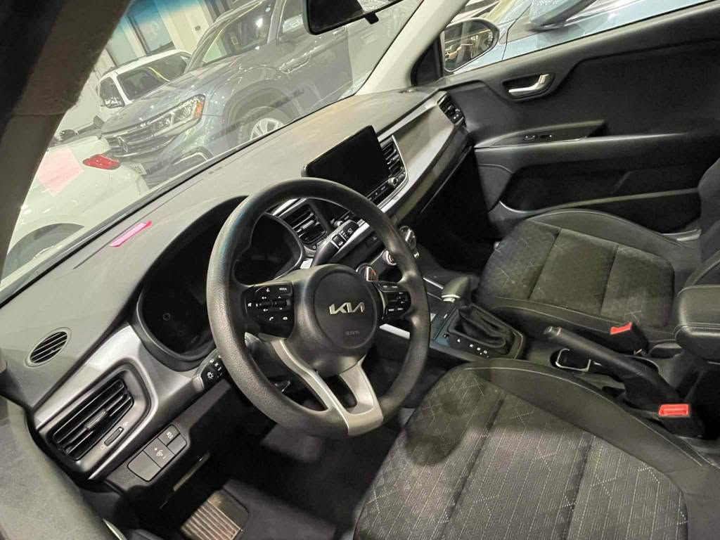 سلام عليكم 
كيا ريو موديل 2023
مواصفات S
كير cvt محول إلى at
محرك ١٦ دوش
بيها بنيد و جاملغ و باب سكن صبغ
للتواصل على الرقم التالي
*********** أربيل, العراق
