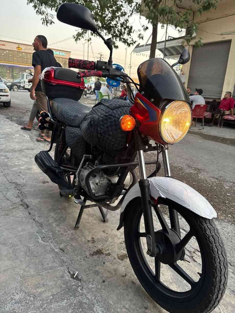 السلام عليكم دراجه بوكسر مرقمه ديالى سنويه باسمي الدراجه خير من الله سعرها مليون و400 وبيها مجال هذا رقمي ***********
