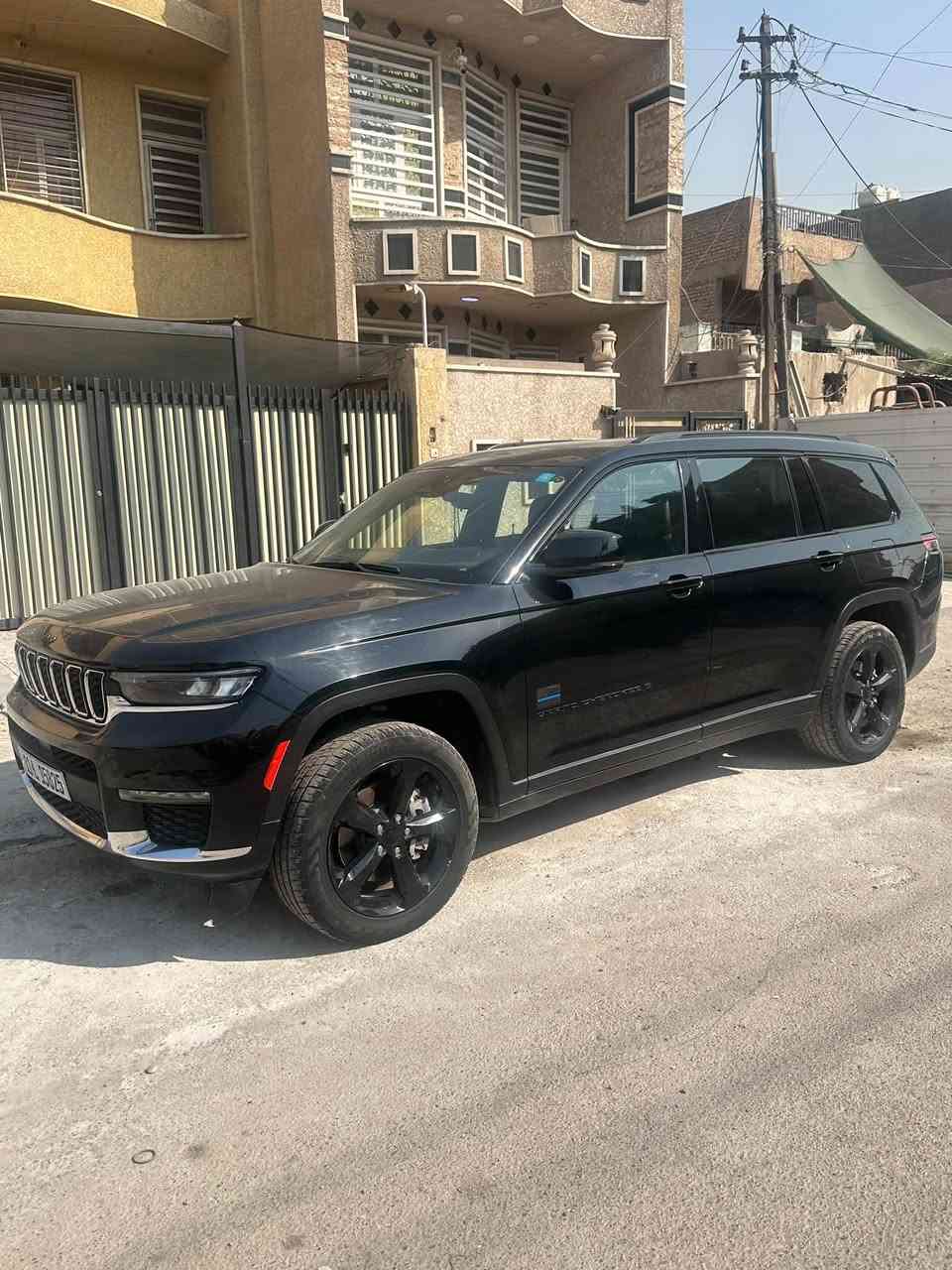 ‏ jeep Grand Cherokee Laredo L Black Top 2023
.
المواصفات الأساسية:
 • الموديل: Jeep Grand Cherokee• 
 • السنة: 2023
 • المحرك: V6 سعة 3.6 لتر
. ‎ 
*حادث بدون قطرة صبغ  وبدون اي قطعه تبديل فقط دعامية وضارب الحاسس مال ايرباك وطاگ الايرباك دشبول ودرگه گير ومكينه خير من الله الدشبول صافي متصرف عليهة اي دينار جاهزة من كلشي صدر مكفول امامي وخلفي 
*ممشه53 فقط 
*فتحة سقف
*مرقم بغداد بأسمي هزتهة مساقطه
 *7 راكب VIP منفصل
*شفتات سرعه
 *جنطه كهرباء
*رادارات مانع تصادم 
*اوتو ستوب خروج عن المسار 
*تشغيل عن بعد 
*تدفئه  مقاعد امامي خلفي مع المقود 
*تبريد 3 قطع
*شاشه كبيره لمس 
‌‎* رادارات جانبيه خلفيه 
‌‎* تحذير الخروج عن المسار 
‌‎* تحذير النقطة عمياء  .
‌‎* نظام تحذير عند التقاطعات.  
‌‎* المصابيح الأمامية LED.
‌‎* كشافات الضباب LED. 
‌‎* دخول ذكي. 
‌‎* بصمة  للدخول الذكي. 
‌‎* حساسات خلفية. 
* شحن لاسلكي
مكاني بغداد  تفاصيل اكثر متواجد خاص  بيع او مرواس حسب القناعه
رقمي ***********
*********** 
واتساب  فقط ⬇️
***********
