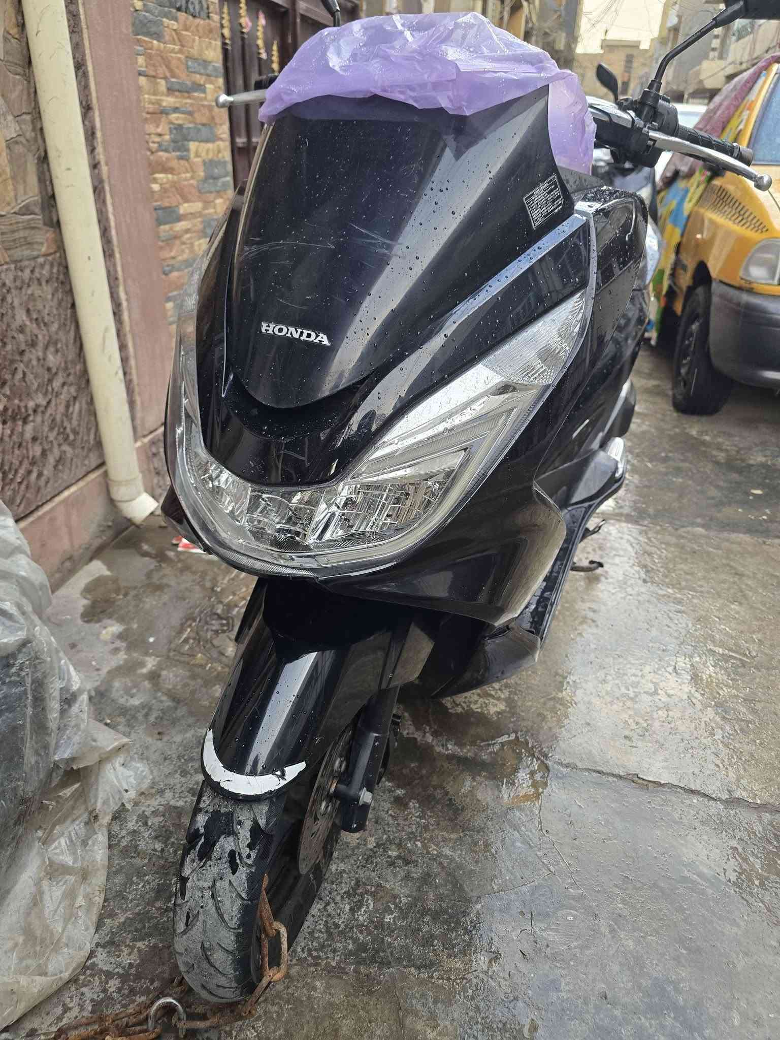 هوندا bcx ياباني أصلي
حجم المكينه 125cc جدا اقتصاديه 
السعر 16 
مكاني بغداد  قرب جامع النداء
***********
