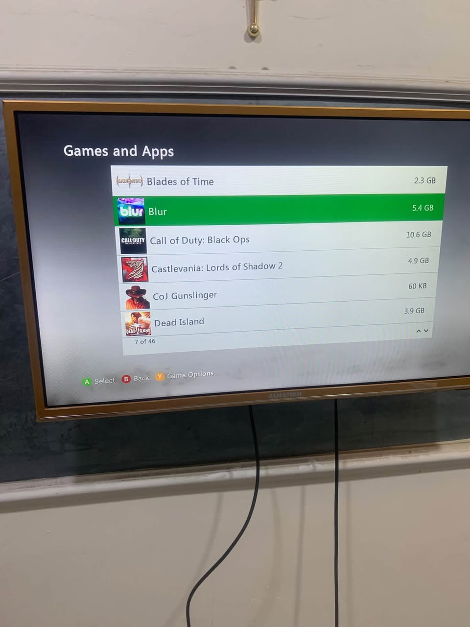 ‏سلام عليكم عندك Xbox 360 للبيع مكاني بغداد جهاز نظيف كله شغال السعر 120 جوز قات الاصلية جوزتك كلهن شغالات***********
