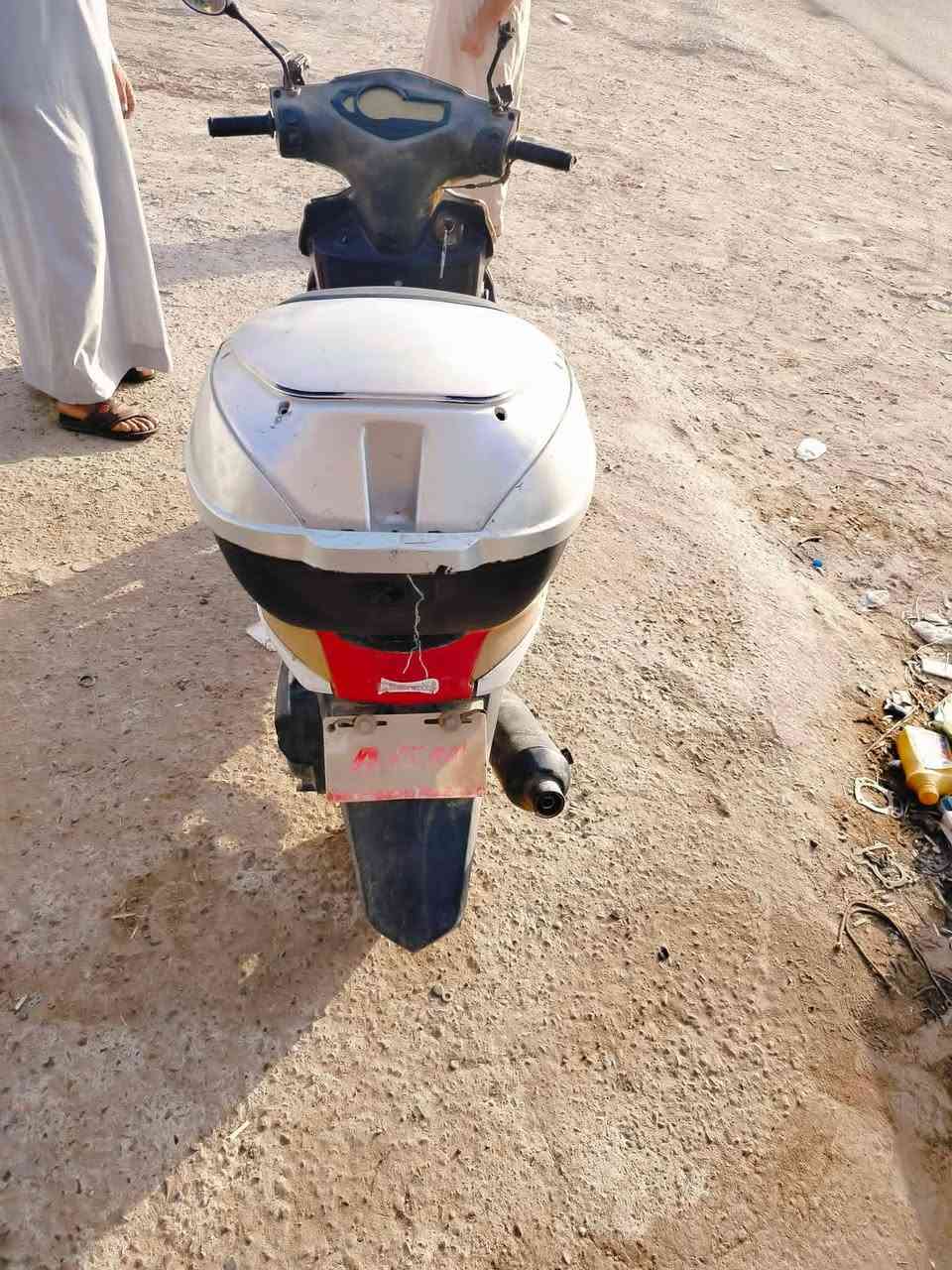 السلام عليكم سكنس صيني شغال سلف كهربائيات كاملة اوراقة كاملة ما يشتغل  يرادلة تفيلس سعر 175وبي مجال الاتصال على  الرقم*********** مكلف بل نشر
