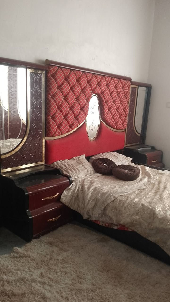 غرفه تركي للبيع السعر 750 وبيها مجال الرقم *********** بي واتساب
