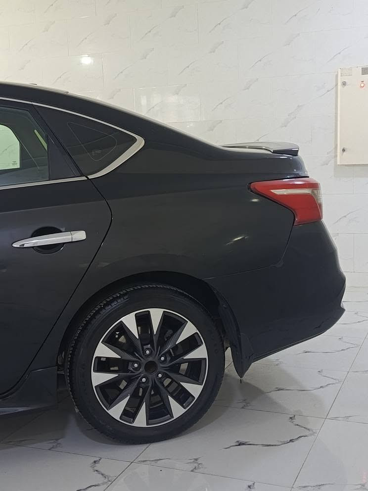 🚘 نيسان سينترا - nissan sentra 2018
 السيارة رقم (دهوك)
رەنگ - اللون: رەش - اسود  
✅ الكيلومترات: 185,000 كم
✅ گێر: أوتوماتيك
✅ الوقود: بنزين
🎨 صبغ: 3 قطعة مصبوغة
✅ الحالة: ماكو مشكلة بالمكينة 
✅ الشكل الخارجي: نظيف وممسوح زين، الفانوسات LED أصلية
سيارة في معارض دهوك تيرمينال الرقم  55 📍 
*********** واتس اب
سعر السيارة 86$ قفل ديبيس, كركوك
