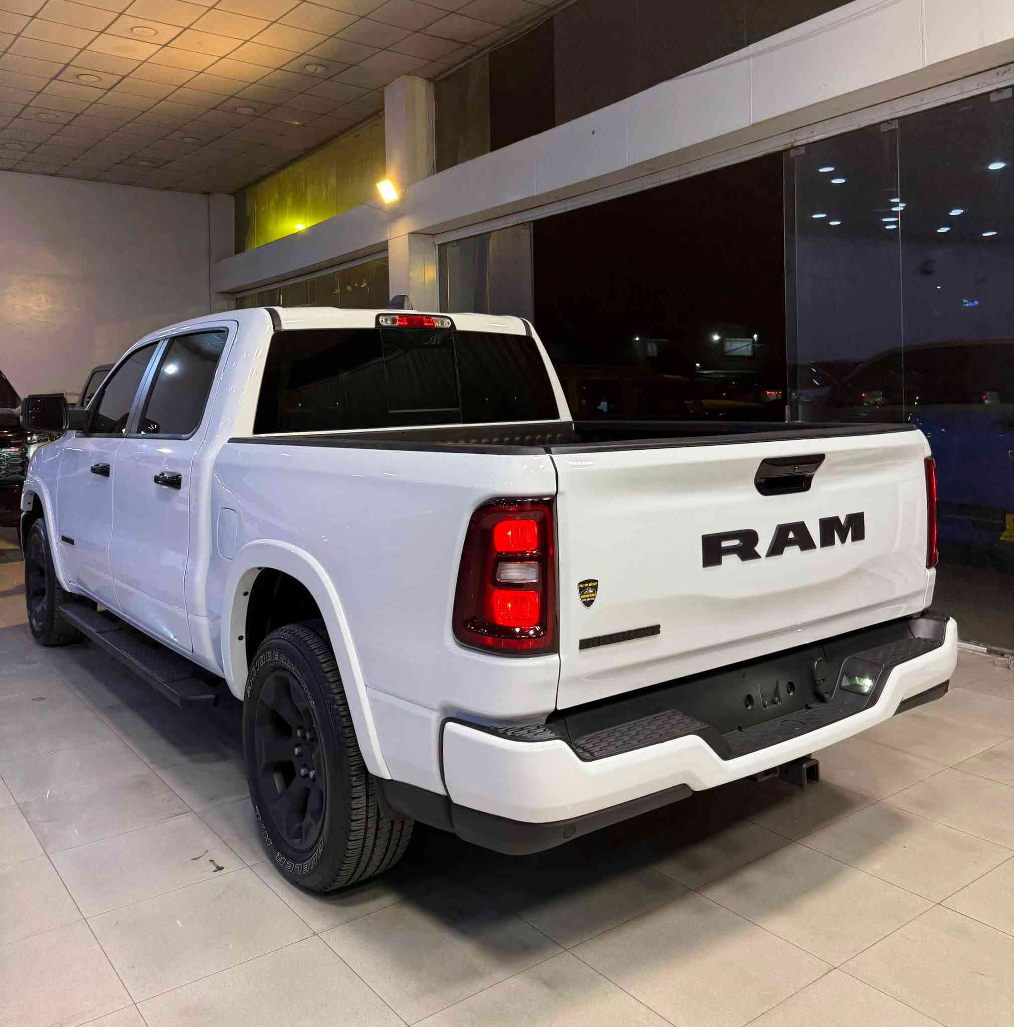 Dodge Ram 
2025 BigHorn
V6 - 3.6L - 4x2

بسمە و شغال
شاشە تیسلا
کامیرە 
کوشینات هیتر
سوکان هیتر
باب طویل
بودی قصیر
دبل اکسل
گیج الکترونی
رادار
ئوتو ستوب
ویل 18

6.000 mile
بدون صبغ
سعر ?

***********
***********
