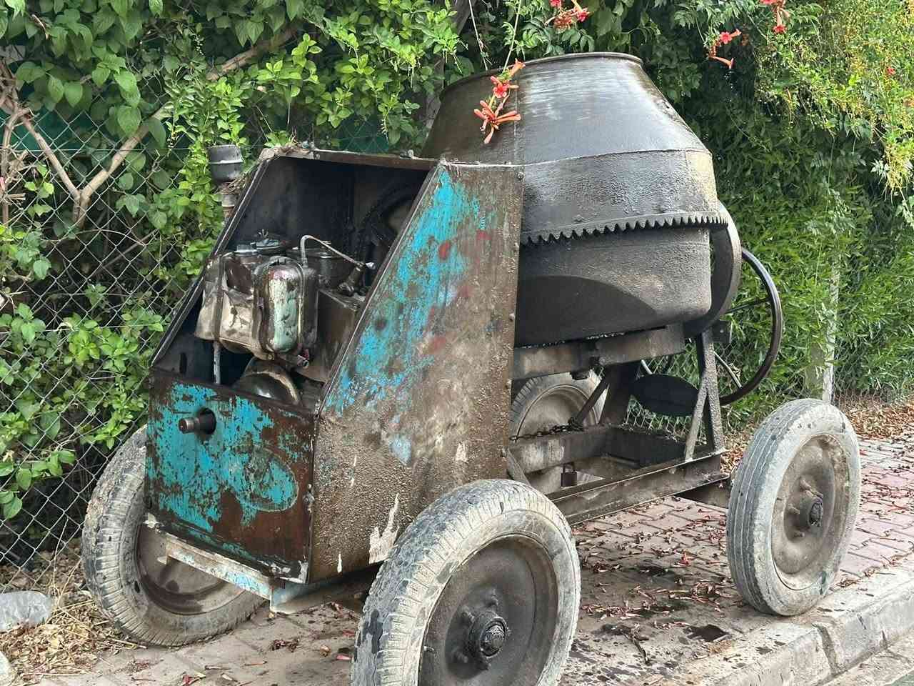 يوجد لدينا خباطه لبيع جاهز لشغل مع ادوات الي شراي يخابر عل رقم ***********
