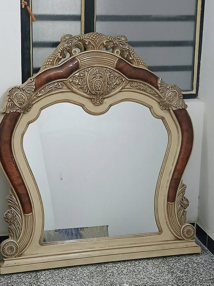 غرفة نوم ملكية • ماليزية • مستعملة