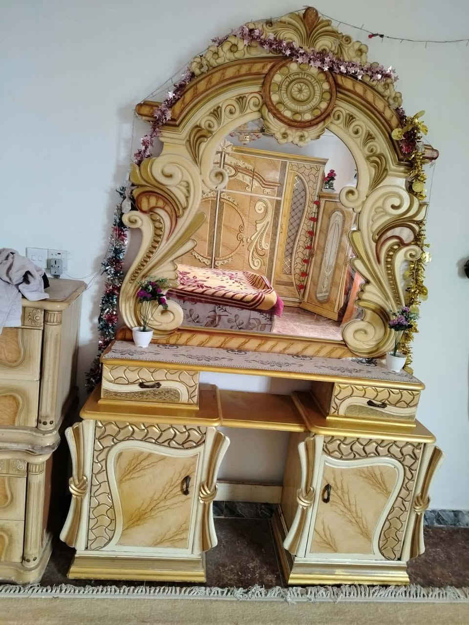 للبيع غرفه عراقيه تصميم تركي صاج داخل وخارج مابيه أي ضرر اخت الجديدة السعر 695 شراي يجي خاص المكان بعقوبه منطقة الهاشميه توصيل موجود
