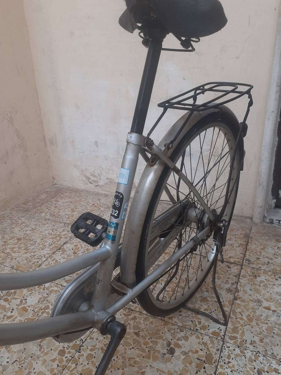 السلام عليكم عندي بلسكل البيع حجم ٢٦سعر ٦٥ رقم ***********
