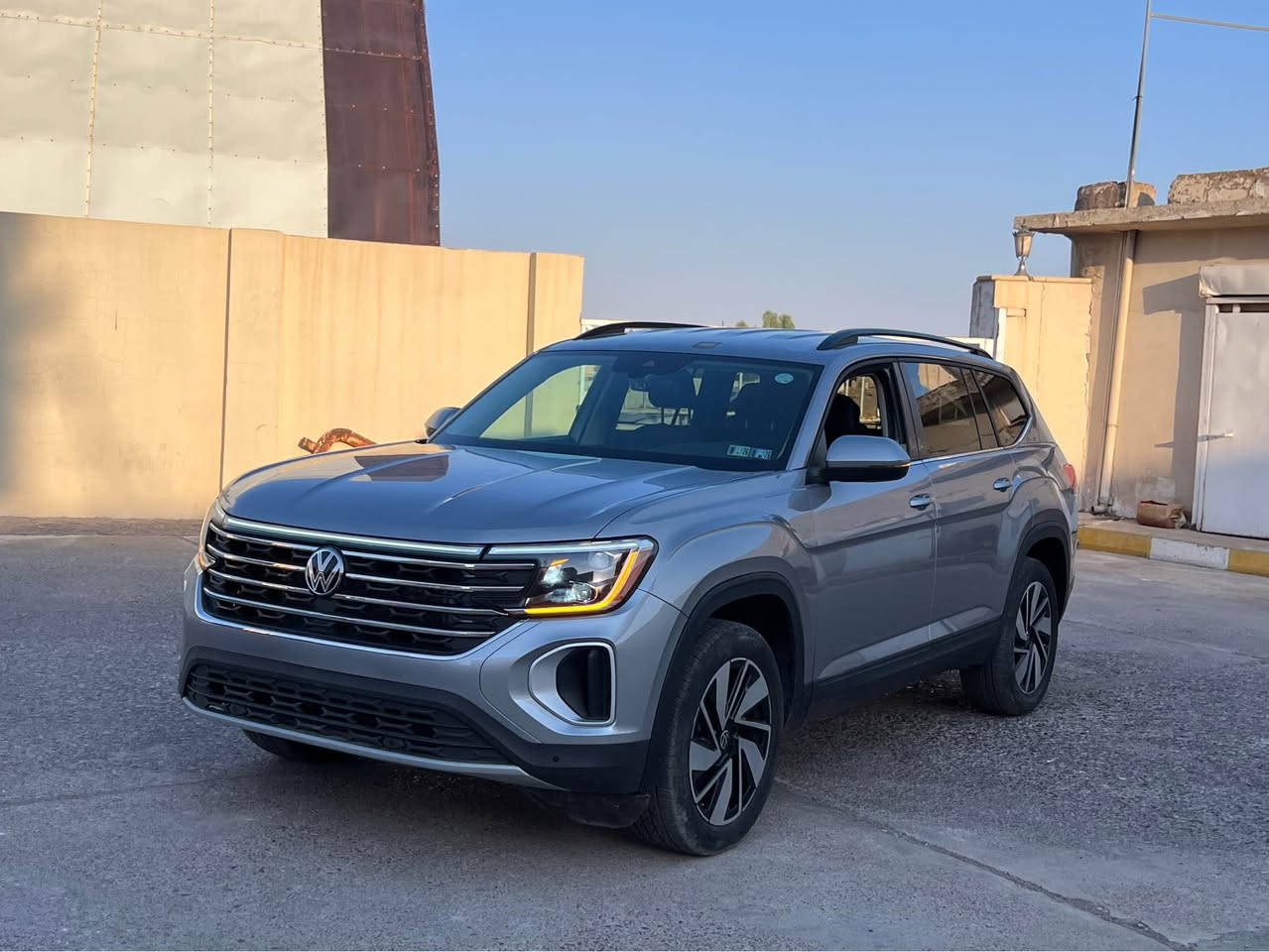 فوكس واكن اتلس 2024 SE AWD
سعر 200$ و بها مجال قليل 
مواصفات 
بصمه 
شاشه كبير 
شاشه الكتروني ( دجتال) 
كشن كهرباي 
كشن جلد 
فور ويل AWD 
بابين بصمه 
فول تحكم 
و بهد مواصفات هوايه 
ضرر:: فقط جملغ صبغ و جملغ كلير امريكي بدون دعم بدون دواخل ارباك ستيرن 
مكان سياره عقره 
رقم موبايل ☎️ *********** 
واتساب      ⬅️ *********** اكر, نينوى
