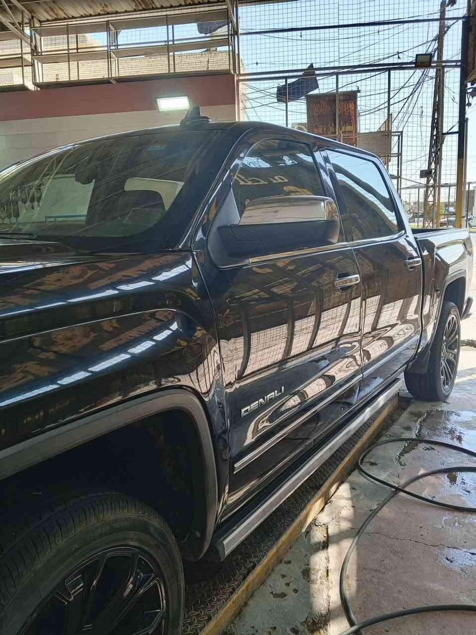 سلام عليكم جمسي سيرا موديل 18 بسمي تحول مكينة 6200دوسات كهربائية فتحة فور ويل مكاني بغداد سعر 175وبيهة مجال ***********
