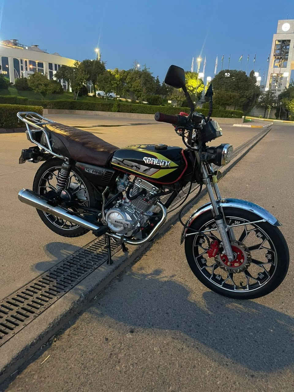 سلام عليكم للبيع ماطور سونيك  محرك 150cc موديل 2024 ماناقصو ربع سعر 650 وبي مجال عنوان اربيل رقم واتساب ***********
