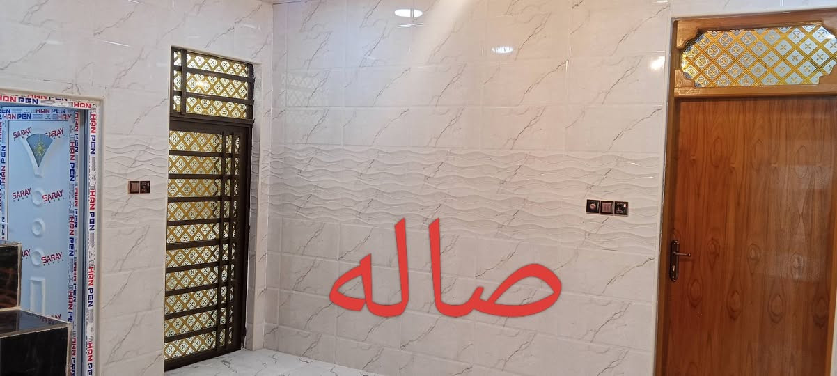 سلام عليكم الدار للبيع البراكيه شارع المعدل خلف جامع الخزاعل المساحة 100متر البناء طابوك السقف عكادة الشيلمان بلجيكي البيت جديد يحتوي على غرفه وصاله ومطبخ وستقبال الخدمات ماء وكهرباء ومولده طابو زراعي قرار محكمة السعر 27 ابو محمد الغزي انا صاحب البيت 
*********** بي واتساب
