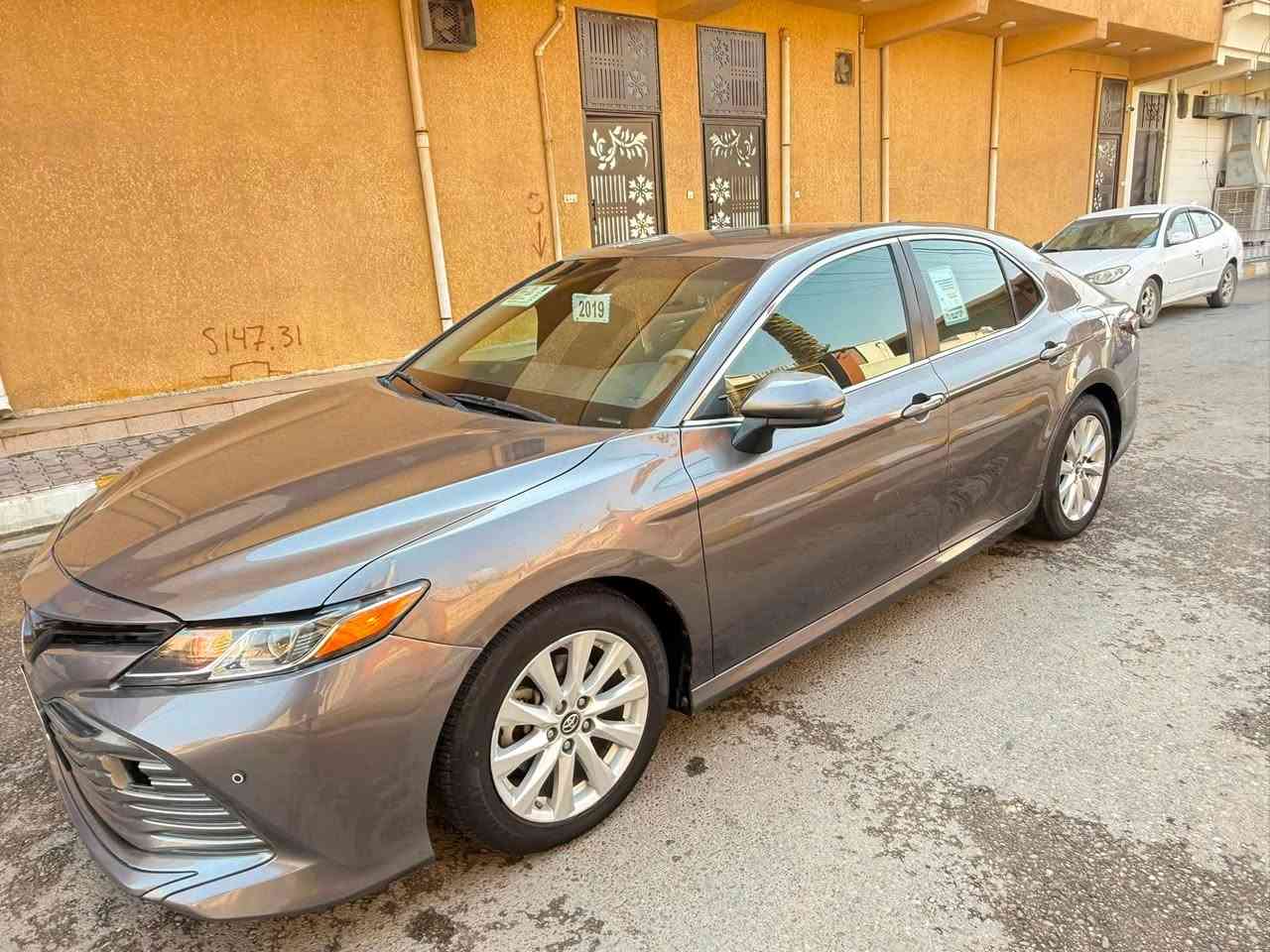 كامري وارد امريكي فئة Le موديل ٢٠١٩
شرط جديدة حادثها فقط راس الجاملغ عكس السايق ونصبغ الجاملغ كله توحيد لون .. 
رقم بغداد تحويل مباشر 
ادامة كاملة ع السيارة ما تصرف عليها ربع دينار جاهزة للأستخدام 
تخم تاير جديد 
صدر جديد 
ترايك للبصرة 
ماشي ١٣٠ الف 
السعر 162$ وبيها مجال 
ترهم بيع او مراوس 
مكان السيارة الانبار - هيت 
للأستفسار
***********

