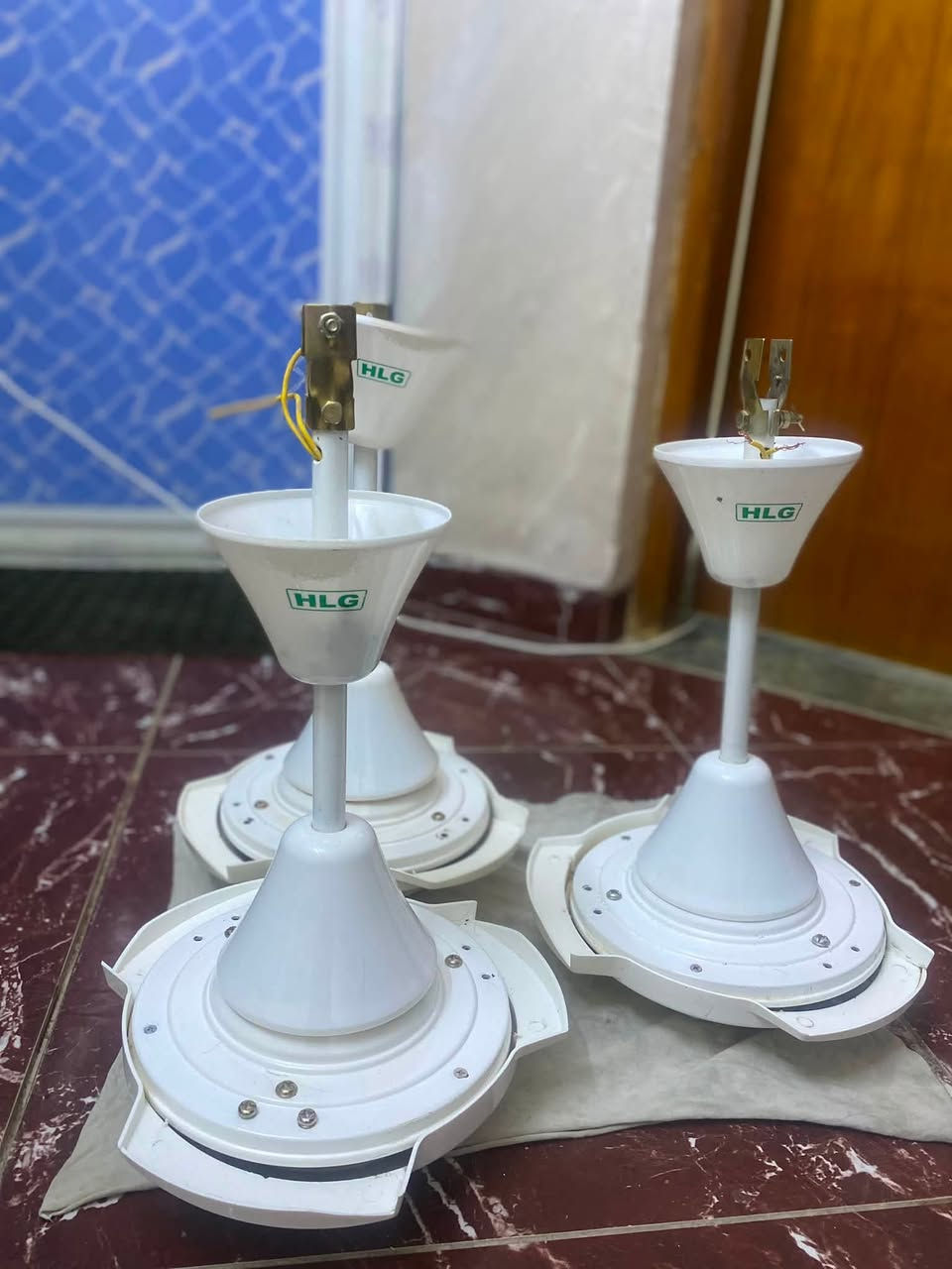 بنكات سقفيه كلش نظيفه استخدام اقل من شهر وسويت ديكور جبسن بورد وشلتهم ماركة اجي ال جي تركي حجم كبير عدد ٣ السعر ٢٥ الف قفل مفرغات باحجام مختلفه صغيره مال حمام ماركة اسوار سعرها ٢٥ الف قفل نظيفه كلش استخدام  اقل من شهر عدد ٢ مفرغه جبيره مال مطبخ بيها مكان للخرطوم ماركة اسوار نظيفه كلش السعر ٥٠ الف بالاضافه الى شبابيك مال حمام المنيوم متوفره بحجمين كبار ٤٢ سم في ٥٢ عدد ٢ وصغار الكم ٣٤ سم في ٤٤ سم عدد ٢ السعر ٣٥ الف واذا وياهة مفرغه مال حمام بوسطها تجي السعر ب٥٠ المكان حي الجهاد للتواصل *********** واتساب فقط
