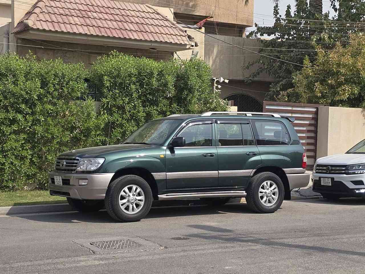 السلام عليكم
للبيع لاندكروز  2007 GXR اصل والبليته مرفقه 

مجدد بالكامل 
رقم بغداد 

سلايد
محرك v6 
 كير اوتماتيك
دبل تانكي 
7 راكب 
بسمي شخصيا تحويل مباشر

مكان السياره بغداد حي الاطباء بلجهاد قرب خدمي شارع المطار للتواصل 
***********
