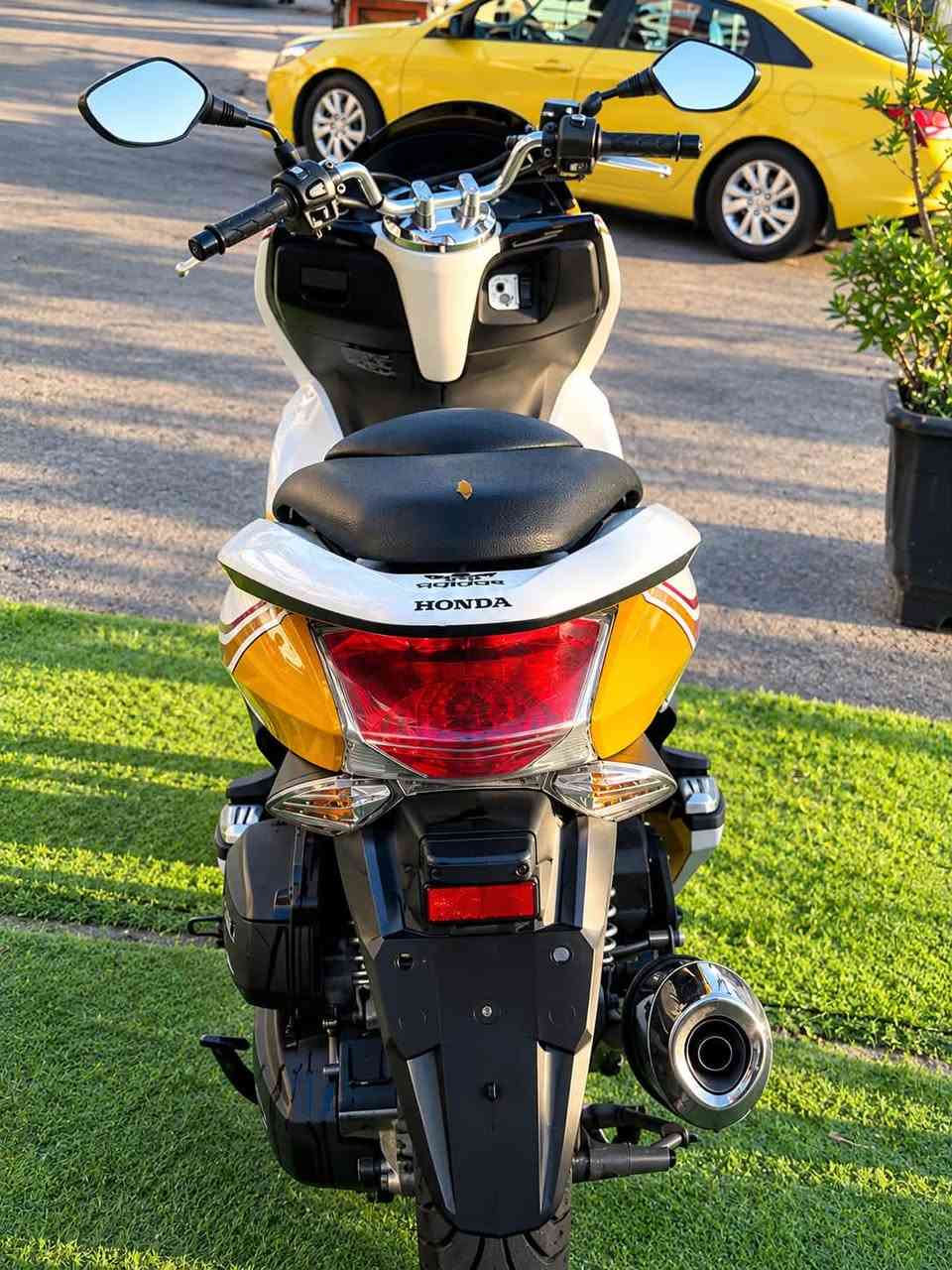 ️ للبيع Honda PCX – جيل أول 🇯🇵
✨ 150 سيسي
🇯🇵 مزودة بلادي ياباني
📍 ماشية 24 ألف كم حقيقي
🔥 نظيفة وحالتها ممتازة
💰 السعر: 20 ورقة

📞 للاستفسار والجادين:
***********
