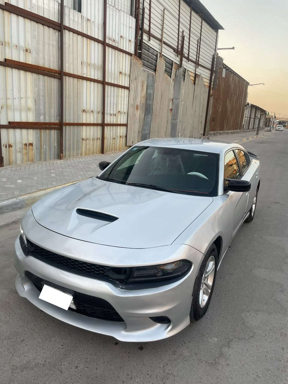 Charger 2022
مواصفات sxt
سياره ما لبيت سياره جديده ممشه 36 
حساسات كامره شاشه كبيره 
سبورت رياضي
حجم المحرك 3600
بصمه ابواب تبريد قطعتين 
لايت زنون بورقه شديته
تشغيل عن بعد مثبت سرعه 
حادث جاملغ وبنيد لجاملغ لثاني بي شويه بدون دواخل مكفوله لغود شواصي 
مستعجل ع بيع عنوان بغداد 
رقم *********** واتساب 
الاتصال ***********
