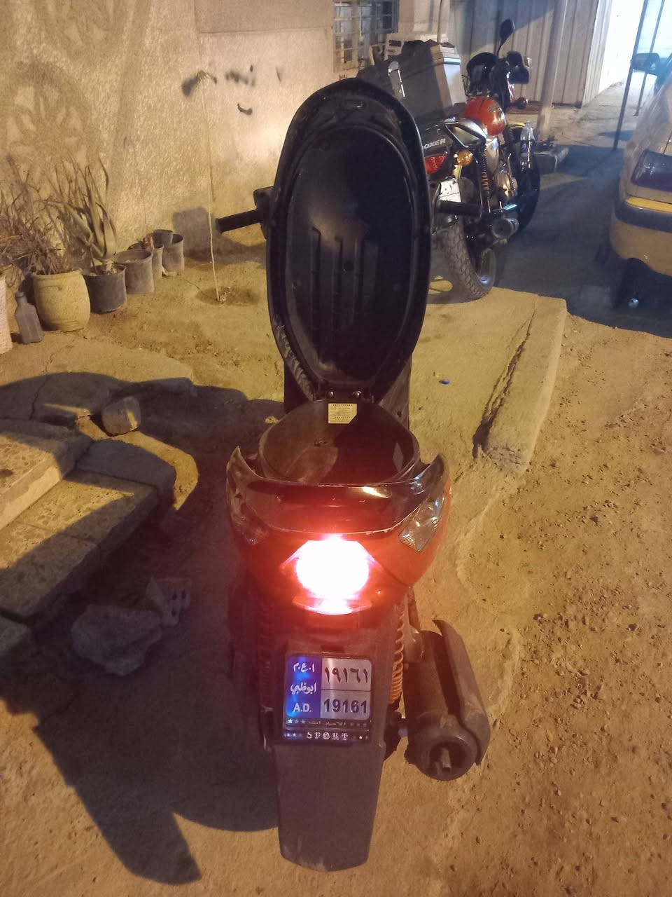 سلام عليكم
ماكس ثعلب ٢٠٠٨ 
دراجه نضيفه جدا 
ختم واحد من طول لطول 
مكينه مكفوله كهربائيات مكفوله ناعمه جدا 
ملاحظه(دراجه بيها دبل أمامي تعبان و مبدل كابريتر نوعيه مضبوطه) 
دراجه بل وقت نص نكره 
تايرات ثنين جدد بل جيس 
كامله مابيها اي نقص مابيها 
سعر دراجه ٦٧٥ وبيها مجال شي بسيط حك جيه 
مكان بغداد الحريه 
*********** واتساب فقط
