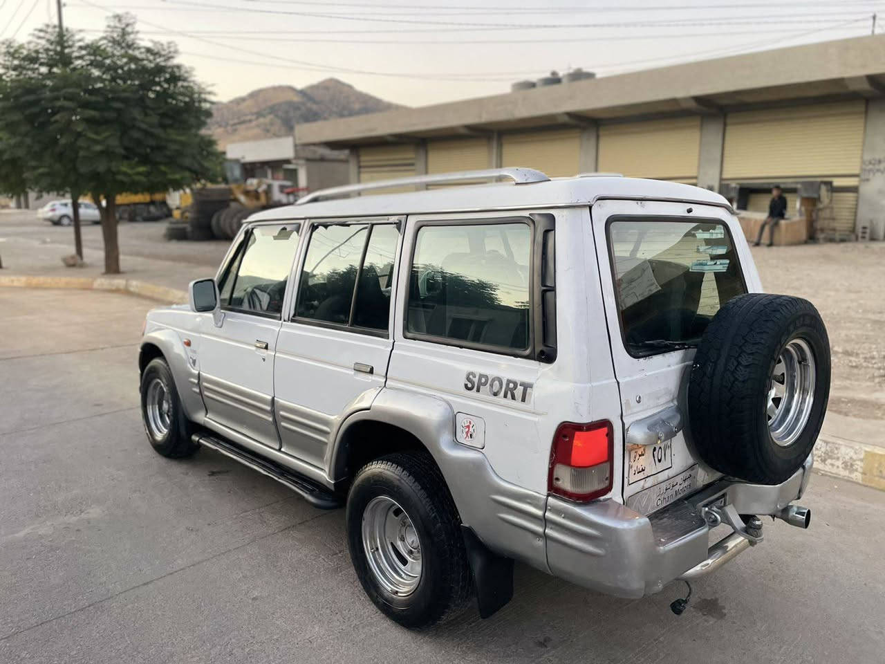 گالوبەر مۆدیل V6 2002ئاڕم سۆران گێڕو مەکینەو ئکسل توندوتۆڵی بەشەرت کارەبای کامل ئیش دەکات دەعم ولێدراوی نیە بۆیاغی زۆر کەمە وەرگەڕان بەشەرت خایس ڕزیوی وشانسی بەشەرت چوارتایەو ویلی شازی بۆبەستراوە .ماشاءاللە دەشبول وبەردەرگاوو ناوی لۆک ماوەتەوە  تەنها 19گەڵا شوین دەوروبەری ڕانیە ***********فایبەر واتساب رانية, السليمانية
