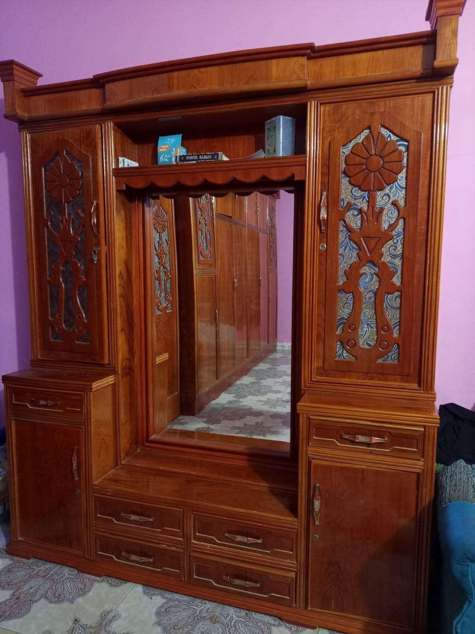 سلام عليكم للبيع جربايه مع ميزها الاصلي وزاويه وميز ابو المرايه الله شاهد ڱڵـه  شغل درجه اولى احطاطه مو جاهزات لسعر800وبيهن مجال مكاني البعلي الجاسم المحطه الثانيه للاستفتار اكثر الاتصال ع الرقم*********** ادمن وافق حبيبي
