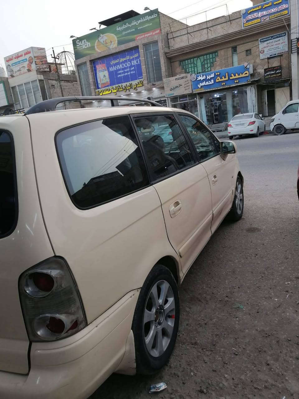 سلام عليكم سياره البيع كارنزه 2006 سياره مكفوله من ضربه فقط مصبوغه جماله اثر جرد السعر 65 وبيه مجال  مداور ثاني يوم رقم نجف مميز كهربائياته كله شغاله حدادمضبوطه انتصال عله رقم او مراسله عله واتساب *********** ابي واقت مفتوح الواتساب
