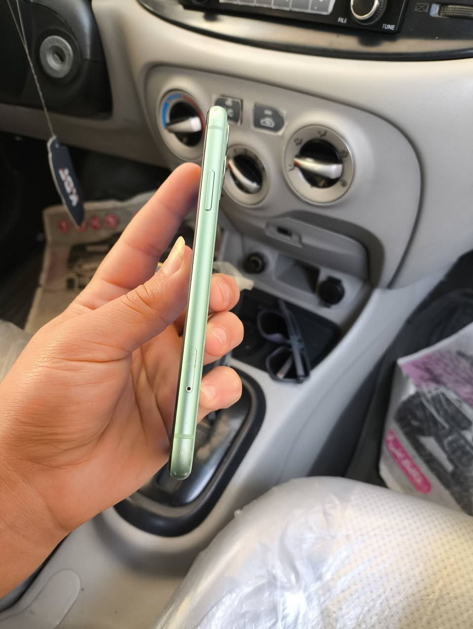 📱 آيفون 11 عادي
💾 الذاكرة: 64GB
🔋 البطارية: 76% (بلادي)

📋 مواصفات الجهاز: • 📸 كامرات شغالات، تصويرهم حيل حلو
• 🔊 صوت شغال وواضح
• 📳 هزازات شغالات طبيعي
• 📶 تك سيم شغال طبيعي، لكن من تخلي السيم يغفل الجهاز، ومن تشيل السيم يشتغل طبيعي
• 🔐 فيس آيدي شغال بس يتأخر
• 📱 مستبدل شاشة، أصلي ثلث خيارات

💰 السعر: 125 ألف قفله
🔥 شراي؟ تعال خاص

📍 الموقع: موصل أيسر – كوكجلي
📩 التواصل خاص أو اتصال مباشر
📱 واتساب: ***********
📞 اتصال: ***********
