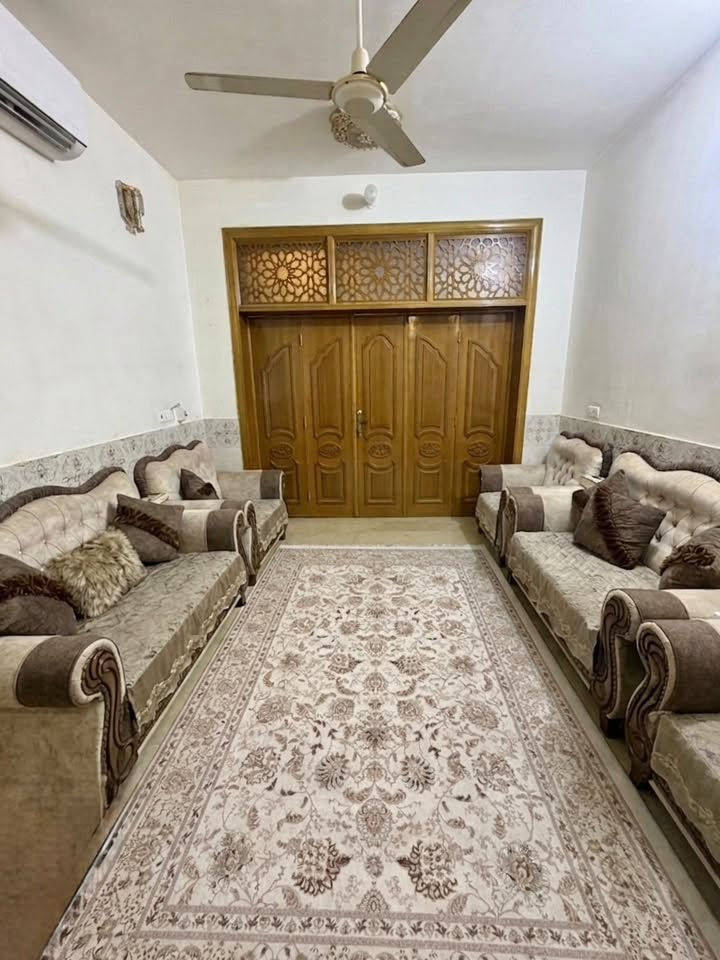 دار للبيع – مجمع الفرات السكني🏠🔥
* المساحة: 108 م²
* البناء: درجة أولى
* طابقان

الطابق الأرضي:
غرفة نوم، استقبال، صالة كبيرة، مطبخ، حمام، وتواليت خارجي.

الطابق الثاني:
غرفتا نوم (إحداهما ماستر)، صالة كبيرة، وحمام.

المميزات:

* واجهة وأرضيات مرمر.
* موقع مميز على طريق الحر مقابل الاتحاد الرياضي.
* جميع الخدمات متوفرة: كهرباء بمحولات خاصة، ماء، مجاري، تصريف أمطار، شوارع مبلطة، وحدائق أمام كل دار

🔥السعر ٢١٥ مليون وبي مجال للشراي🔥

للأستفسار التواصل على الرقم التالي👇🏻☎️
***********‬📞
