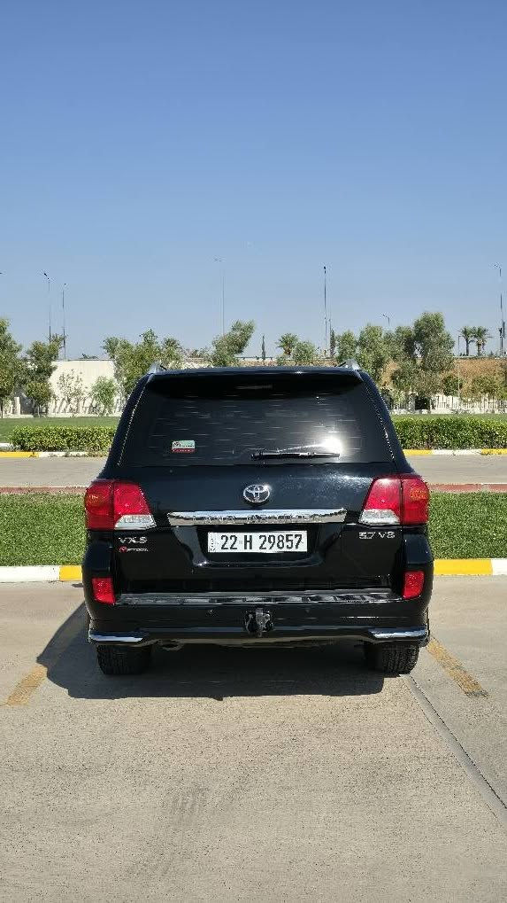 سلام عليكم  لاندكروزر مودیل‌ 2013 مواصفات vx.s محرک‌ 4.8‌ وارد‌ خلیجی‌ سیاره‌ تجی‌ وارد‌ خاص‌ یعنی‌ مواصفاتها‌ تجی‌ اعلی‌ من‌ لکزس‌ 
موصفات:
-لون اسود‌ ملکی‌ 
-لایتات‌ عدسات بلادی‌ 
-سیاره‌ تجي بيها جگ نزول / ارتفاع
-تجي بيها سلايت 
-تشغيل عن بعد 
-باب خلفي فتح اوتوماتيك 
كاميرا خلفيه +360
 تبريد / تدفئه المقاعد 
حساسات اماميه وخلفيه 
مقاعد جلد + تحكر اوتوماتيك 
تحكم اوتوماتيك مناخ داخل غرفه 
3 صفوف مقاعد 
شاشه وتحکم صوتی 
سماعه‌ jbl
تثبيت سرعه 
حتى كشنات الخلفيه بي تدفئه /وتبريد 
تلفزيون وسطي 
كشن خزن 
سياره تجي بي 6 نمر اامرغوب‌ 
سکان‌ هید‌ر‌ 
کاشف‌ ضبابي
نظام ECO
نظام‌ زحف‌ 
ثلاجه‌ 
اغلبیه‌ تحکمات‌ تجی‌ بل‌ شاشه‌ الرئیسیه‌ 
 12‌ ئیرباک. 
 السیاره‌ بي شغله كلش حلوه و هي نظام ECO  صح هی 8 بستن ‌ ولاکن‌ ویا‌ هذا‌ نظام‌ سیاره‌ تصرف‌ اقل‌ من‌ 6 بستن ‌ وبنسبه‌ للصبغ‌ سیاره‌ بیها‌ قطعه‌ وحده‌ صبغ‌ 
سیاره‌ ماشیه‌ 168‌ الف‌ کیلو‌ بنشبه‌ للمودیل‌ کلش‌ قلیله‌ ❤️
سیاره‌ انطي گیر‌ ومحرك شرط 
وانطيك شرط تحويل 
سياره جاهزه من كل شي ... سنويه ...  هزه 
وبنسبه للسعر اطلب بيها ((((( 322‌ ))))) وبیها مجال 
مکانی‌ اربيل
رقم تلفون‌ :*********** أربيل, العراق

