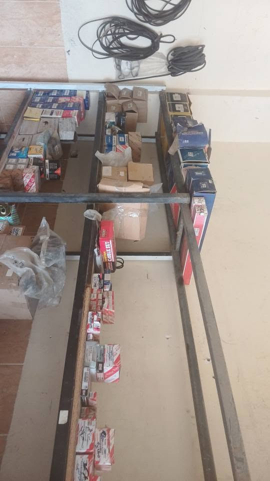 سڵاوی خواتان لێبێت ئەم دوکانە بۆ فرۆشتن ئەشیای سەیارەیە نزیک 90 تاخم بانسی تێدایە فیتپەمپ و پلاک و کۆیلی تێدایە بابەتی پێش و دەبڵ و بۆڵبرینگ و دەبۆ و کاسکێت وزۆربەی پێداویستیەکانی تێدایە  هەموی بێکەوە دەفرۆشم بە ڕەفەکانیشەوە سعریشی 3 ملیۆنە ڕجائەن لە شت نازانی نامە مەنێرە  خۆی شتەکان سەرو 9 ملیۆنی تێ چوە لە سلێمانیم کانی کوردە 
*********** السليمانية, العراق
