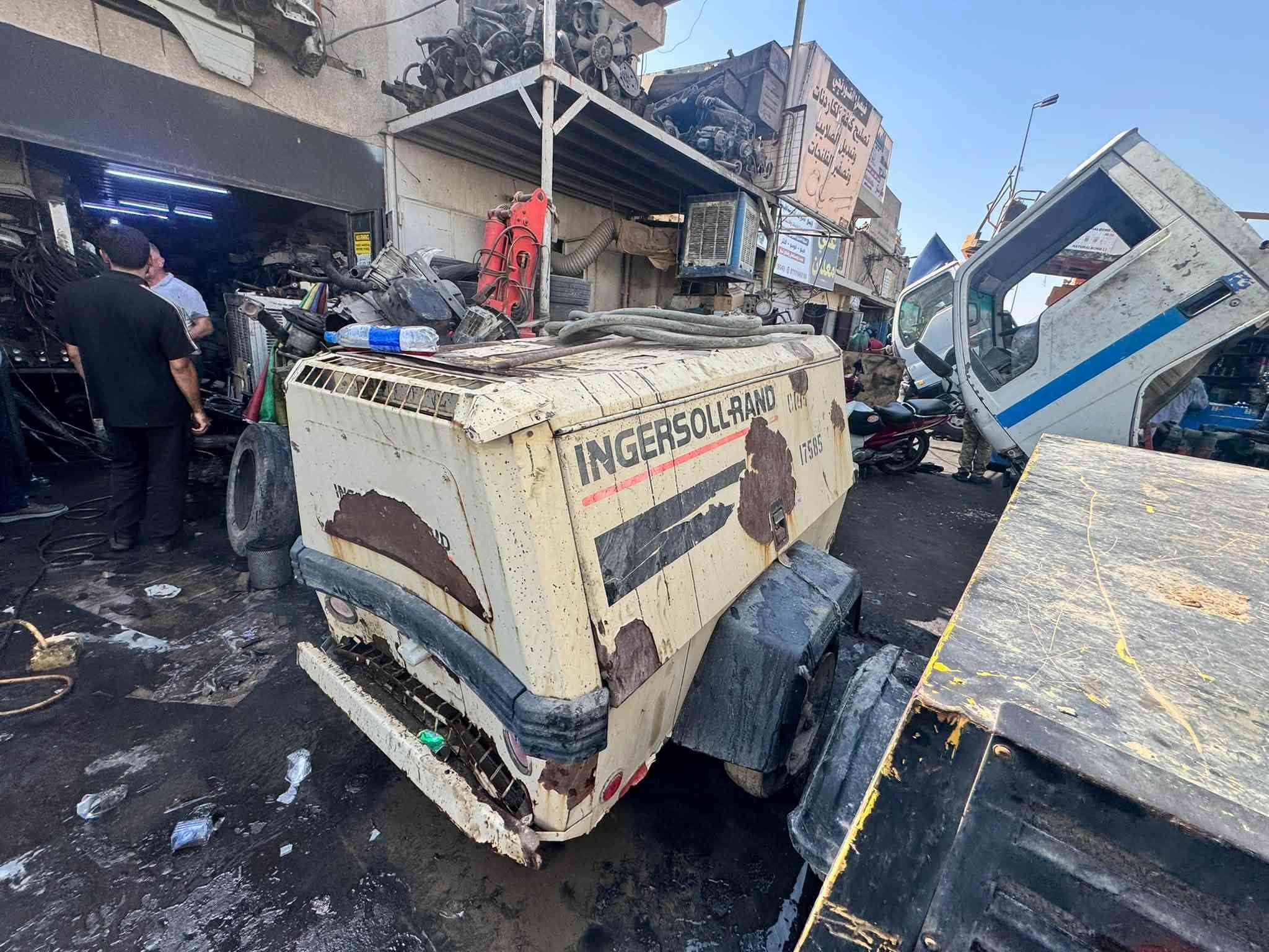 السلام عليكم كمبريسرات هواء للبيع واحد منهم كابوته ياباني والثاني امريكي  مشتغلات قليل جدا مكاين جدد شرط ضمان مكاني بغداد الشيخ عمر للاستفسار ***********

