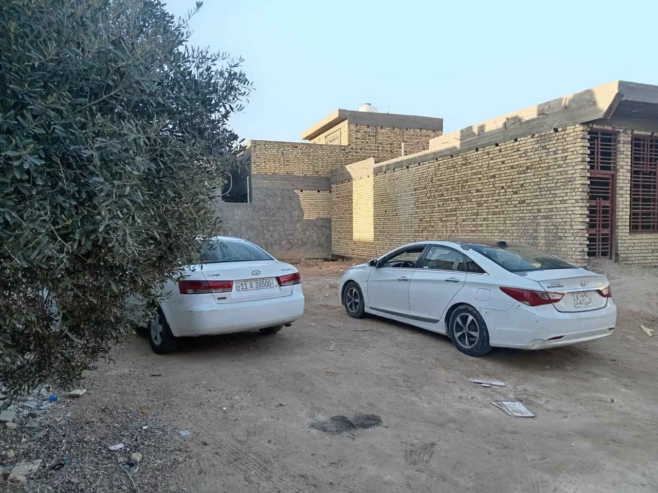 سلام عليكم 🤝
🌀🌀عرض مميز بسعر مميز بلااااش🌀🌀
بيت هيكل بمساحه ٢٠٠متر مع قطعه بمساحه ٢٠٠ متر تصلح حديقه للبيت مساحة العقار ٤٠٠ متر ٢٠×٢٠
🗣تفاصيل البيت 🗣
١_غرفة نوم واحده ٥×٥ 
٢_صاله واحده عملاقه ٨×٦
٣_مطبخ حار+مطبخ بارد (مطبخين) 
٤_صحيات خارجيه +مجموعه صحيات داخليه
٥_مناور اثنين 
🔻العنوان🔻
كربلاء _طوريج الحولي شارع العلماء (حي الزهراء) عن الشارع العام ٥٠ متر خدمات كامله 
☎️للتواصل ☎️

📱***********
