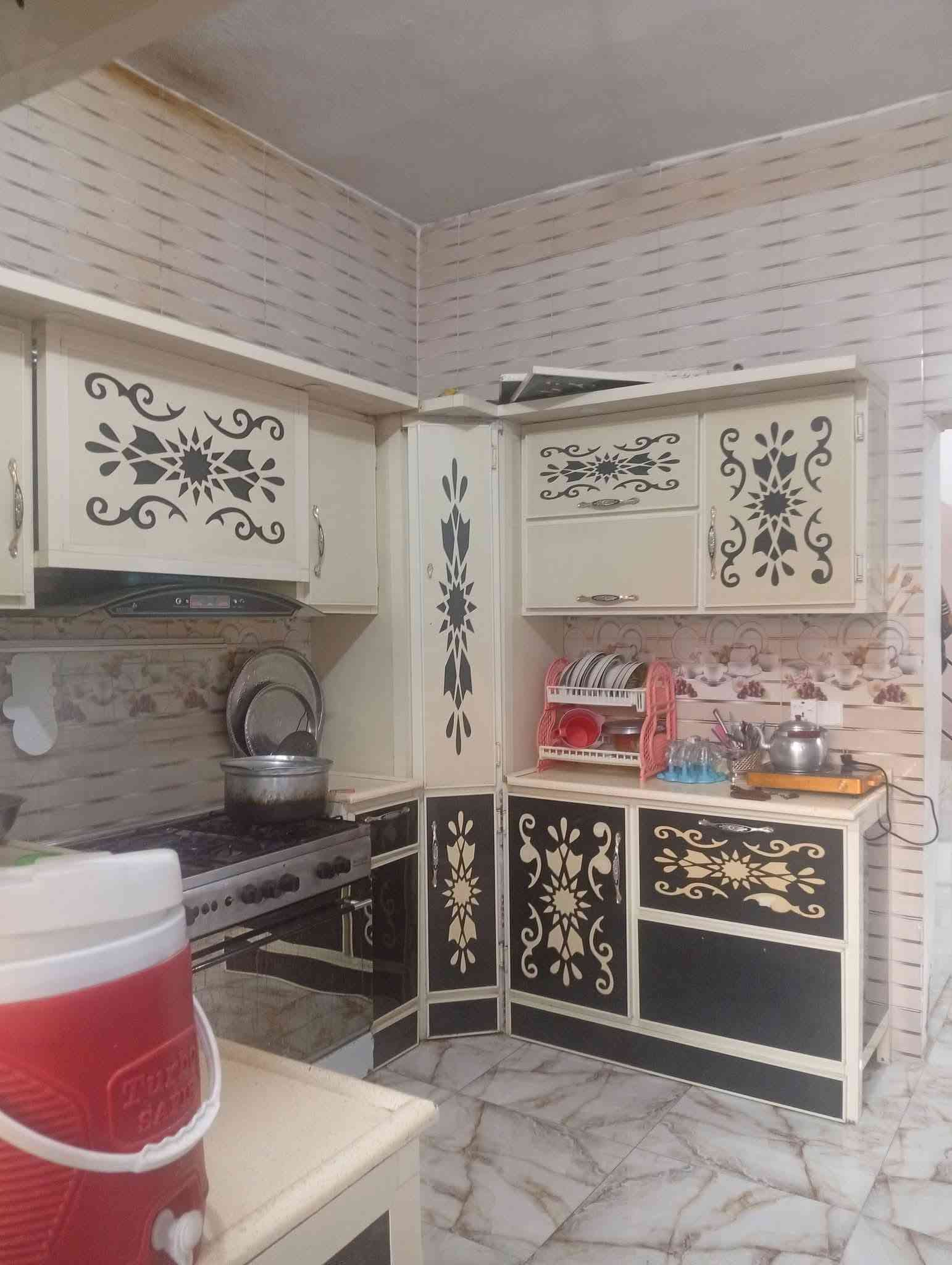 🏡 دار للبيع 
📍الموقع : بهرز ـ حي القادسية ـ قرب اسواق صباح الدليمي 
📐 المساحة : 150م الوجه 7.5 
🧾 زراعي سند 25 
✅ يتكون الدار من طابقين 
1️⃣ گراج كبير ، أستقبال ، مطبخ ، صالة ، غرفتي نوم 
دورتي مياه
2️⃣ 3 غرف نوم ، صالة ، دورة مياه ، بيتونة 

✅ خدمات كاملة( ماء ،مجاري، كهرباء، شارع تبليط ) 

للأستفسار : ***********
