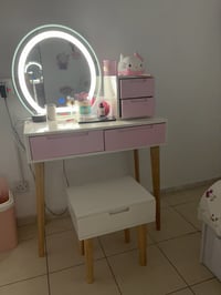 ميزتواليت للبنات مع اضاءة LED ب٣ درجات  ووياه طابوريه  حجمه مناسب ونظي...