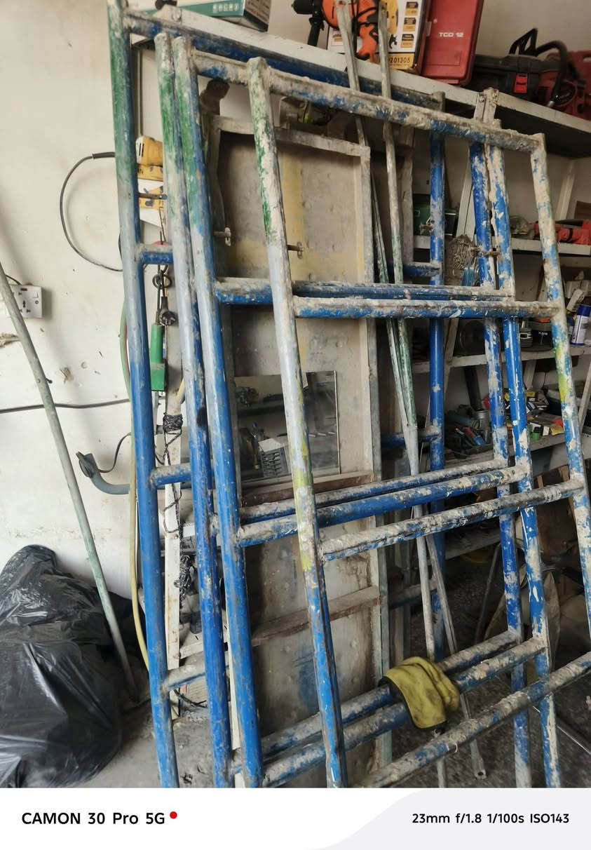 عرباين ٣   العربانه علا 40 لوحده الف حديد ثقيل سكلات ثنين هنه ودرباتهن كامله لوحده علا ٥٠        ودرج ٦مترات ينفتح وينسد ب١٠٠
***********زعفرانيه

نص مكتوب في الصور:
- CAMON 30 Pro 5G 23mm f/1.8 1/212s ISO50
- CAMON 30 Pro 5G 23mm f/1.8 1/191s ISO50
- CAMON 30 Pro 5G 23mm f/1.8 1/393s ISO51